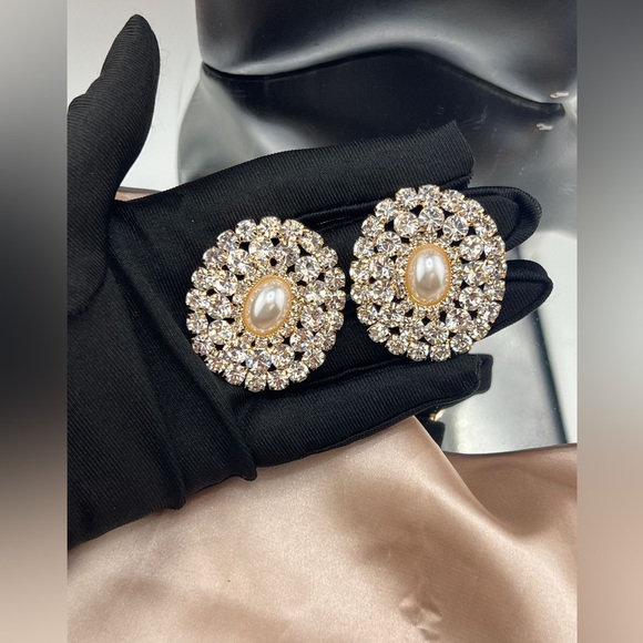 Vintage-Inspired Pearl & Crystal Clip-On Earrings - Picture 9 of 9